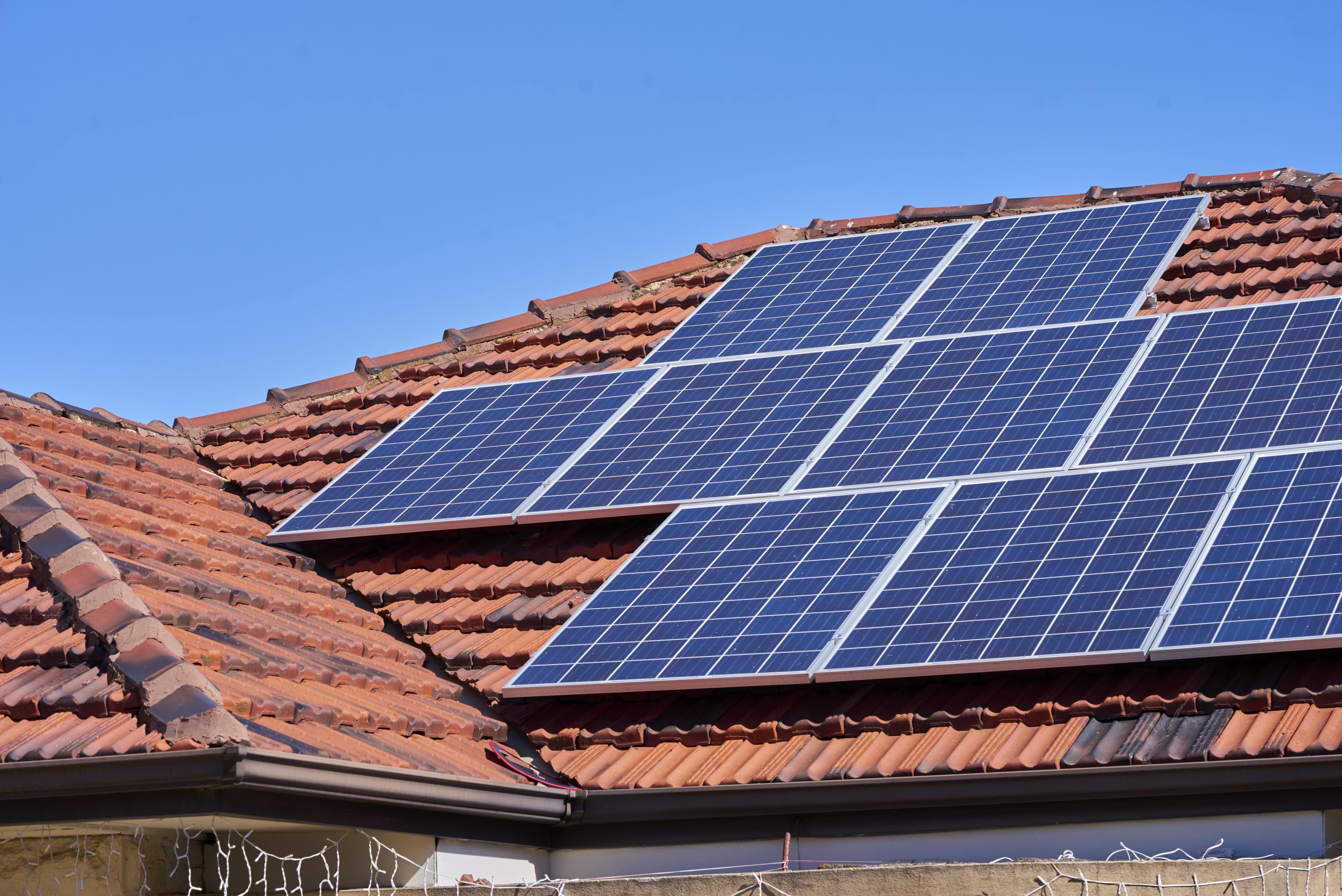 Sisteme fotovoltaice pe case rezidentiale